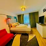 Appartement Gracehomes - 3 Apartment, Airport, Stuttgart Messe & Fair, Garage, Ventilator, Free Coffee, Wifi, 6 Guests Max Leinfelden-Echterdingen