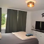 Gracehomes - 3 Apartment, Airport, Stuttgart Messe & Fair, Garage, Ventilator, Free Coffee, Wifi, 6 Guests Max * Leinfelden-Echterdingen