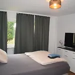 Gracehomes - 3 Apartment, Airport, Stuttgart Messe & Fair, Garage, Ventilator, Free Coffee, Wifi, 6 Guests Max Appartement *