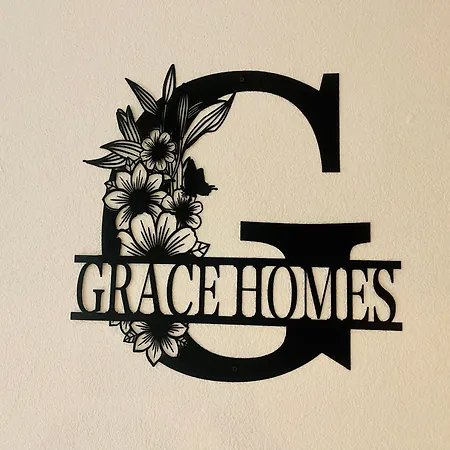 Gracehomes - 3 Apartment, Airport, Stuttgart Messe & Fair, Garage, Ventilator, Free Coffee, Wifi, 6 Guests Max Leinfelden-Echterdingen