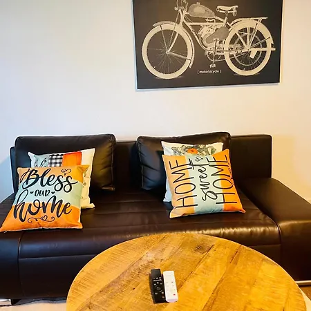 Gracehomes - Garage, Ventilator, Free Coffee, Airport, Messe, Stuttgart, Wifi Up To 6 Guests شقة
