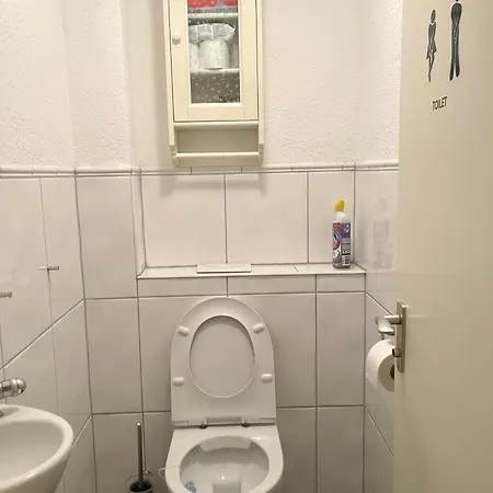 Gracehomes - Garage, Ventilator, Free Coffee, Airport, Messe, Stuttgart, Wifi Up To 6 Guests شقة