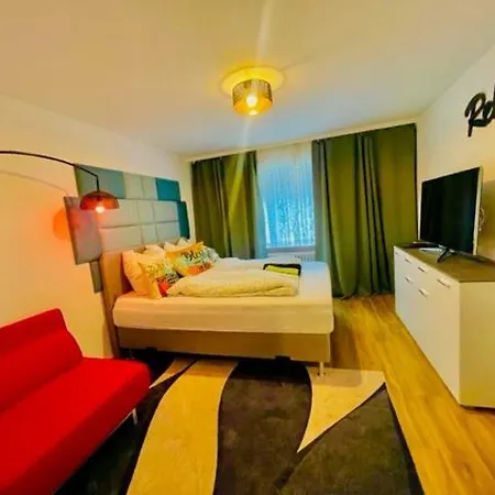 Lejlighed Gracehomes - 3 Apartment, Airport, Stuttgart Messe & Fair, Garage, Ventilator, Free Coffee, Wifi, 6 Guests Max Leinfelden-Echterdingen