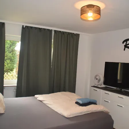 Gracehomes - 3 Apartment, Airport, Stuttgart Messe & Fair, Garage, Ventilator, Free Coffee, Wifi, 6 Guests Max * Leinfelden-Echterdingen