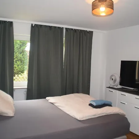 Gracehomes - 3 Apartment, Airport, Stuttgart Messe & Fair, Garage, Ventilator, Free Coffee, Wifi, 6 Guests Max Lejlighed *